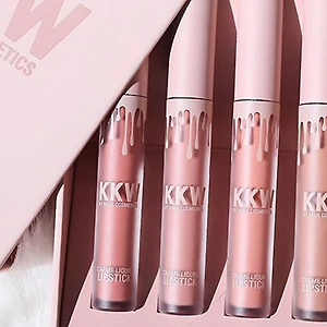 Kylie Jenner và Kim Kardashian tung bộ son nude tuyệt đẹp