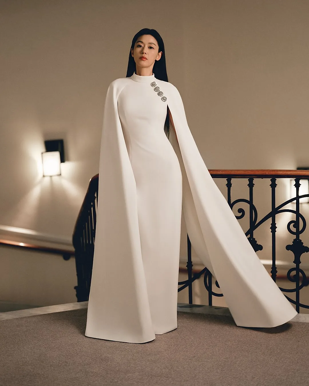 elle-sao-chau-a-tai-cannes-2026-jun-ji-hyun-1