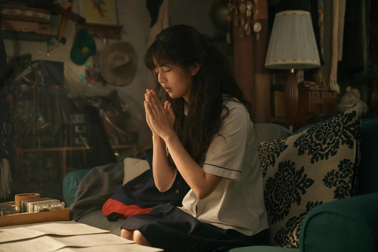 elle-review-love-untangled-netflix-2025-chuyen-tinh-toc-roi00008