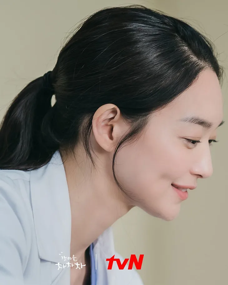 Shin Min Ah trong phim Hometown Cha-Cha-Cha Shin Min Ah trong phim Hometown Cha-Cha-Cha