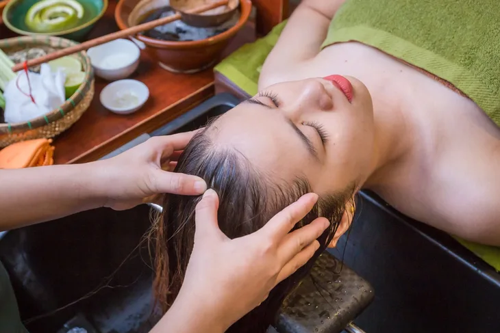 Rất nhiều lợi ích mà gội đầu dưỡng sinh mang lại. Ảnh: minhdanacademy. Rất nhiều lợi ích mà gội đầu dưỡng sinh mang lại