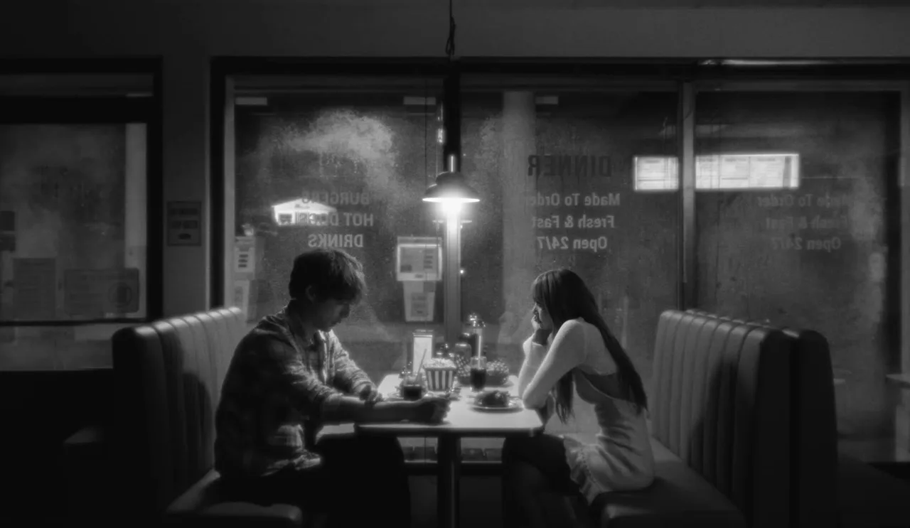 Dream khắc họa một tình yêu vừa quen thuộc vừa xa xăm.