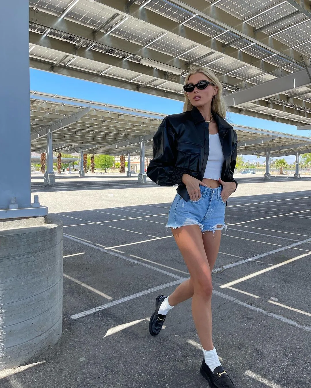 Hosk Elsa mặc quần đùi mini jeans