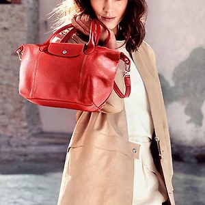 Alexa Chung trở thành gương mặt đại diện mới cho Longchamp