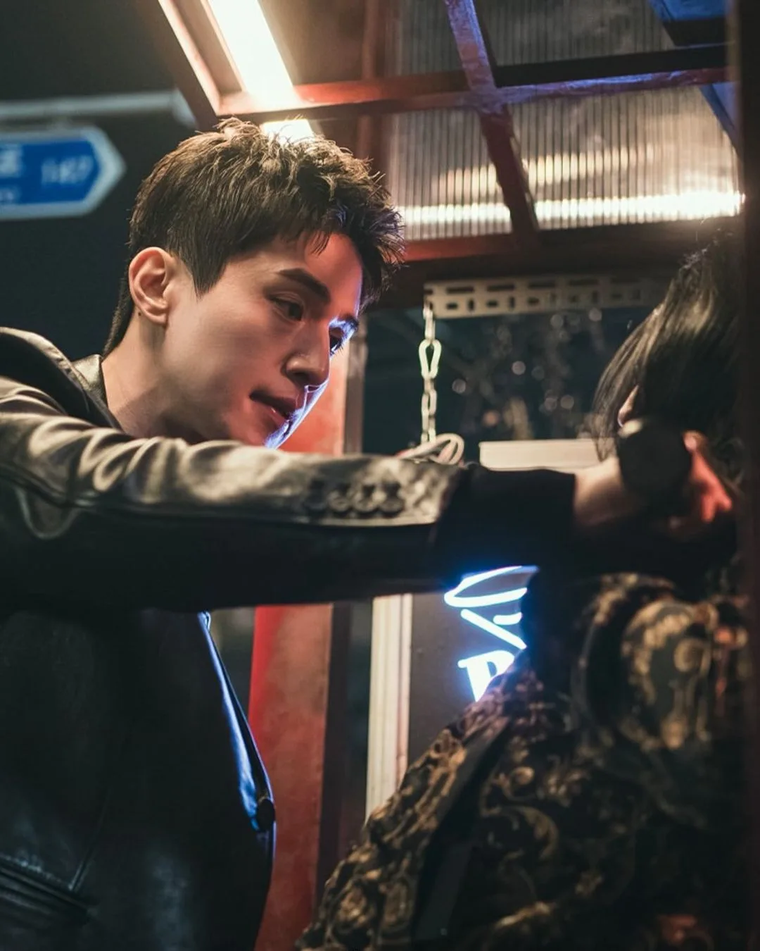 elle-review-phim-the-nice-guy-lee-dong-wook-lee-sung-kyung-NHAN-VAT00007