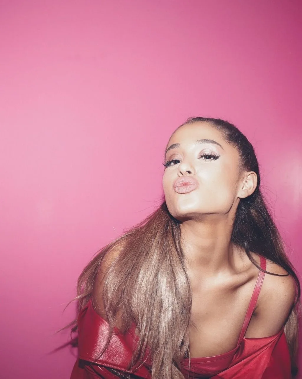 Ariana Grande - Hành trình trở thành "Dangerous Woman" Mọi chuyện rồi sẽ ổn, như cách cô đã tổ chức live concert One Love Manchester vậy
