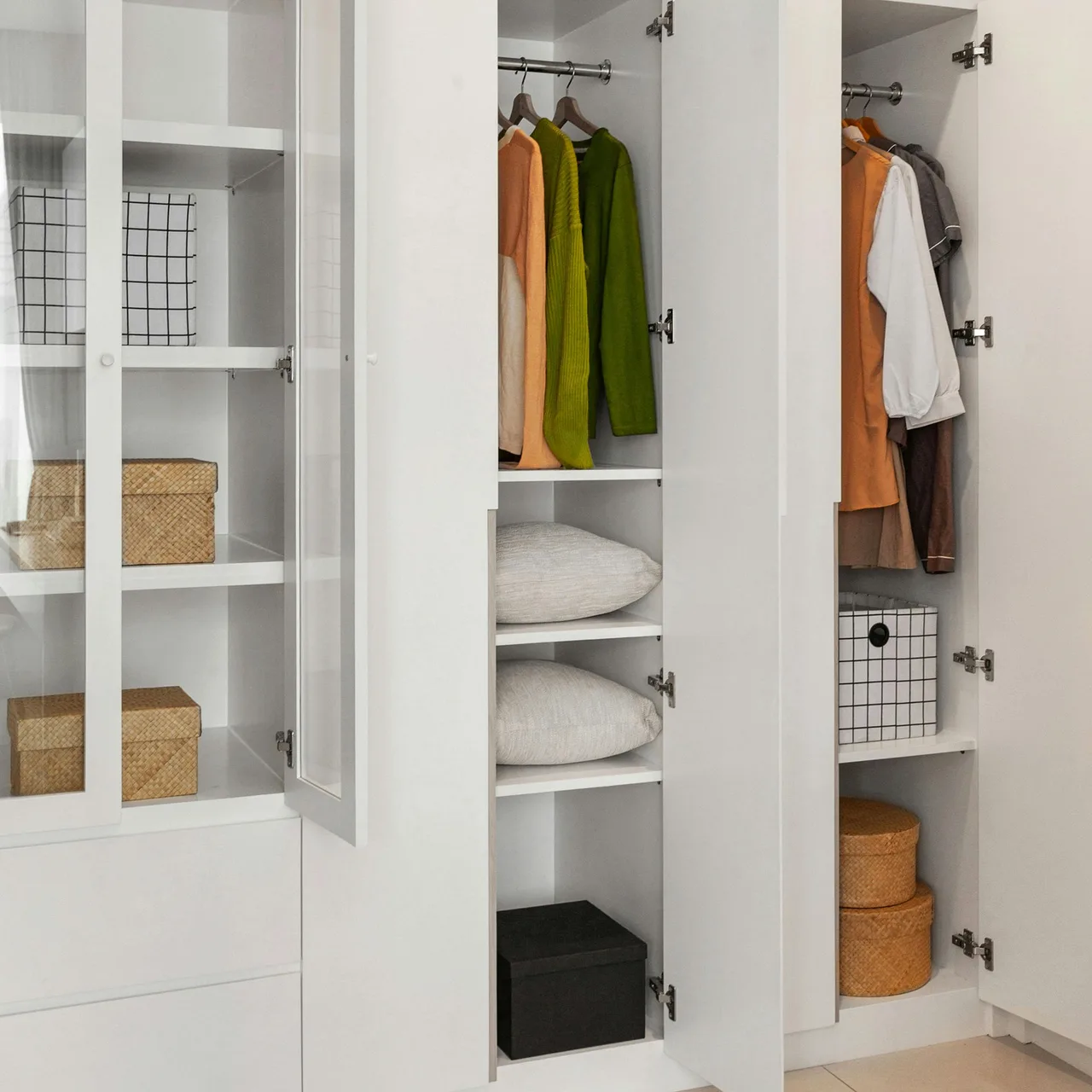 dọn dẹp tủ quần áo ngăn nắp với hộp đựng