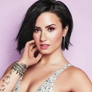 Demi Lovato – Nàng công chúa mạnh mẽ chiến thắng căn bệnh trầm cảm