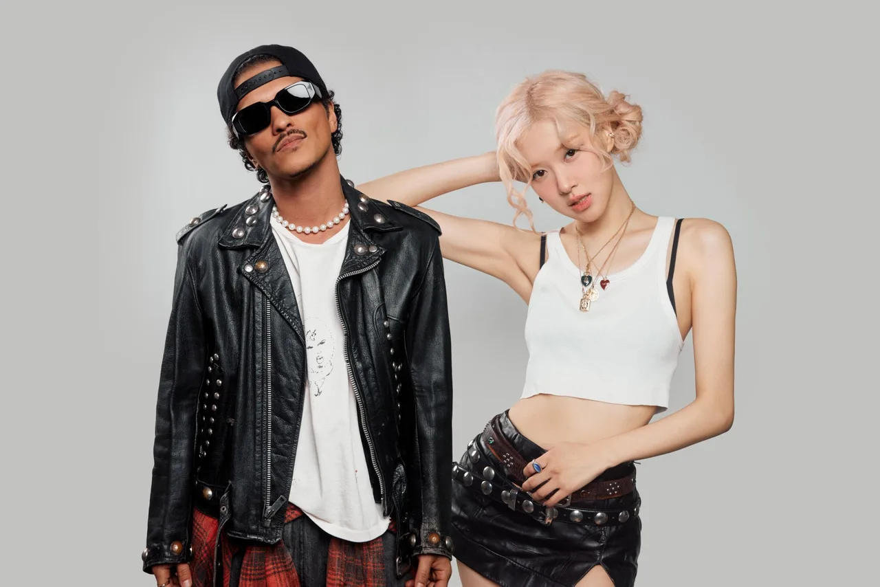 rose-bruno-mars-apt-3