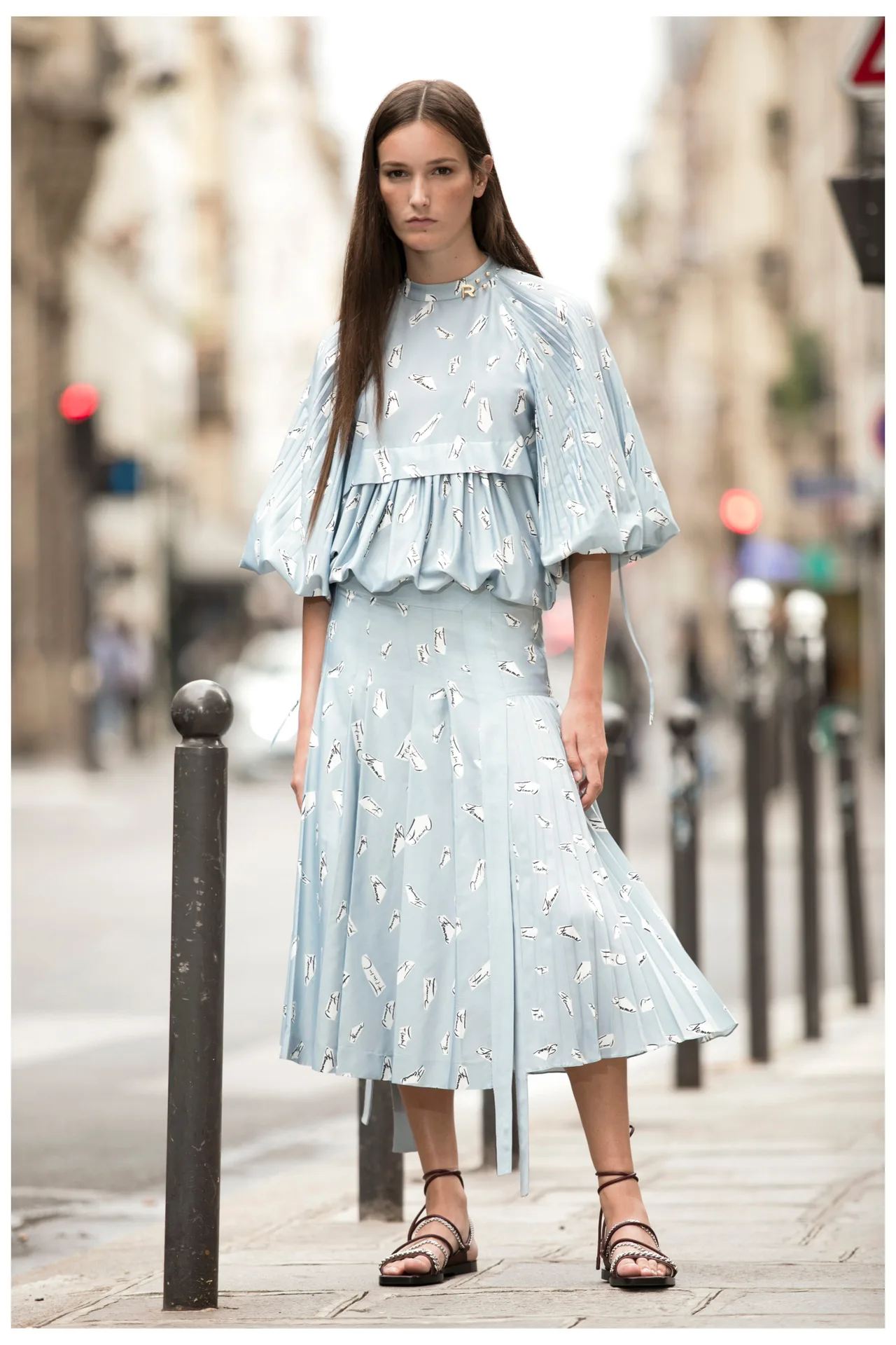 Đầm xếp ly in họa tiết màu pastel xanh baby - Rochas resort 2021