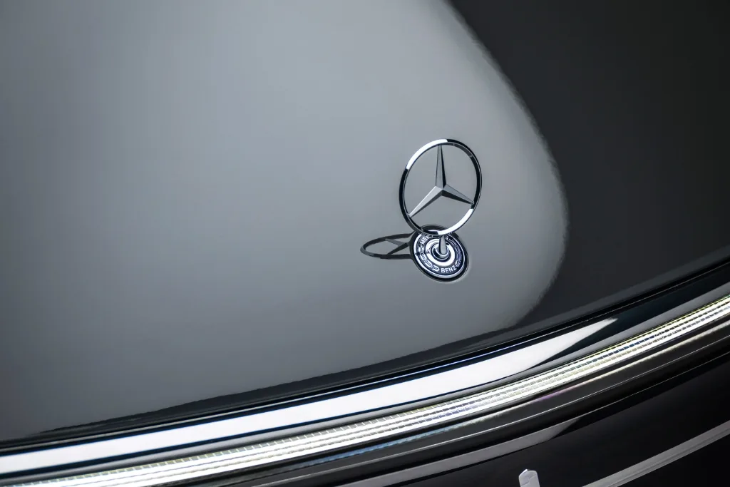 logo quen thuộc của mercedes