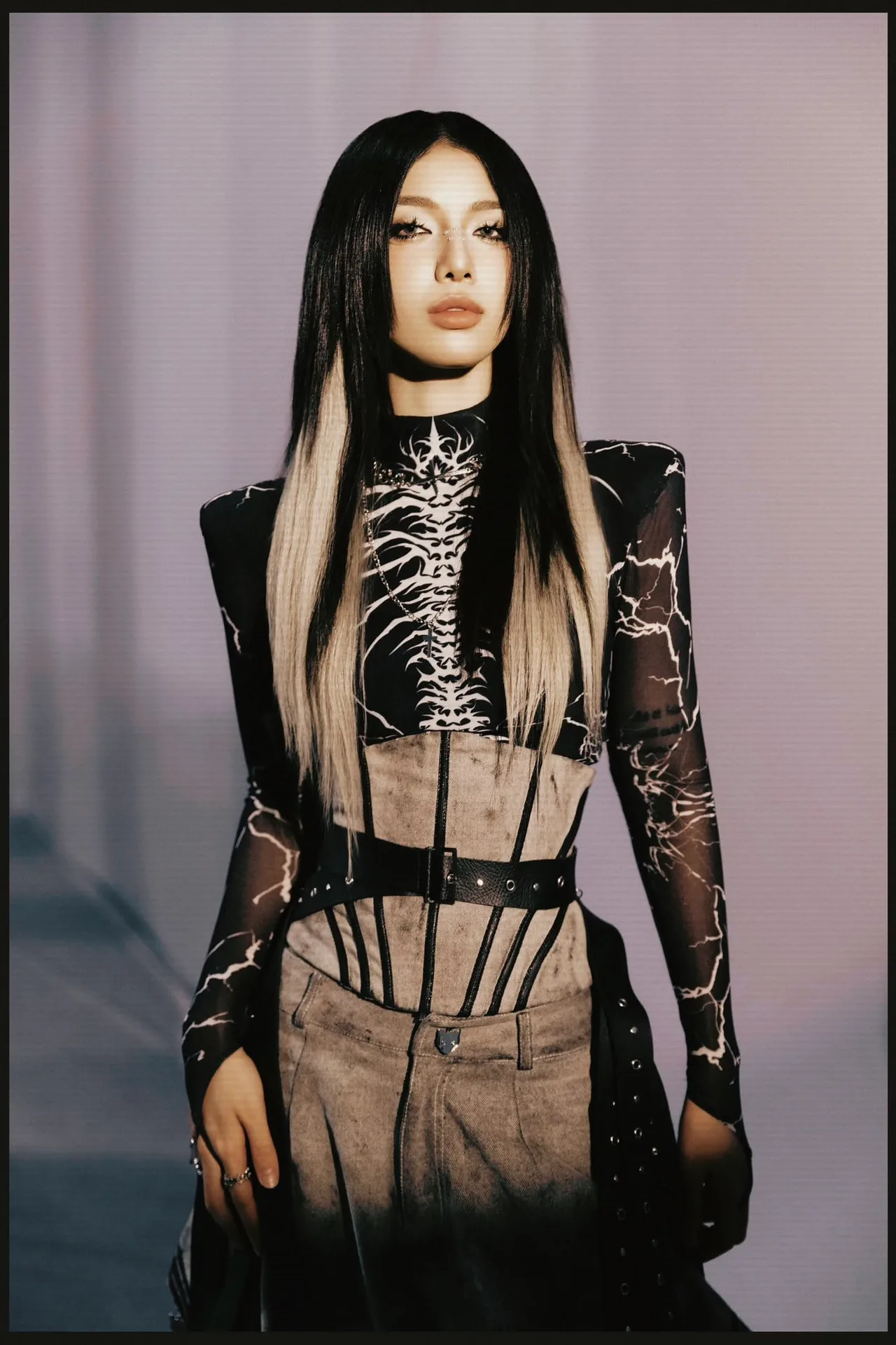 thời trang LyHan corset phối áo ôm tay dài