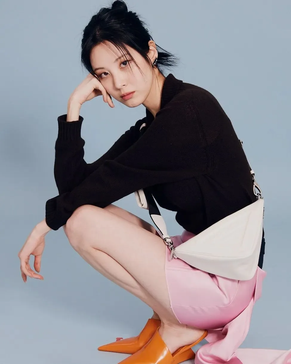 Seohyun đeo túi