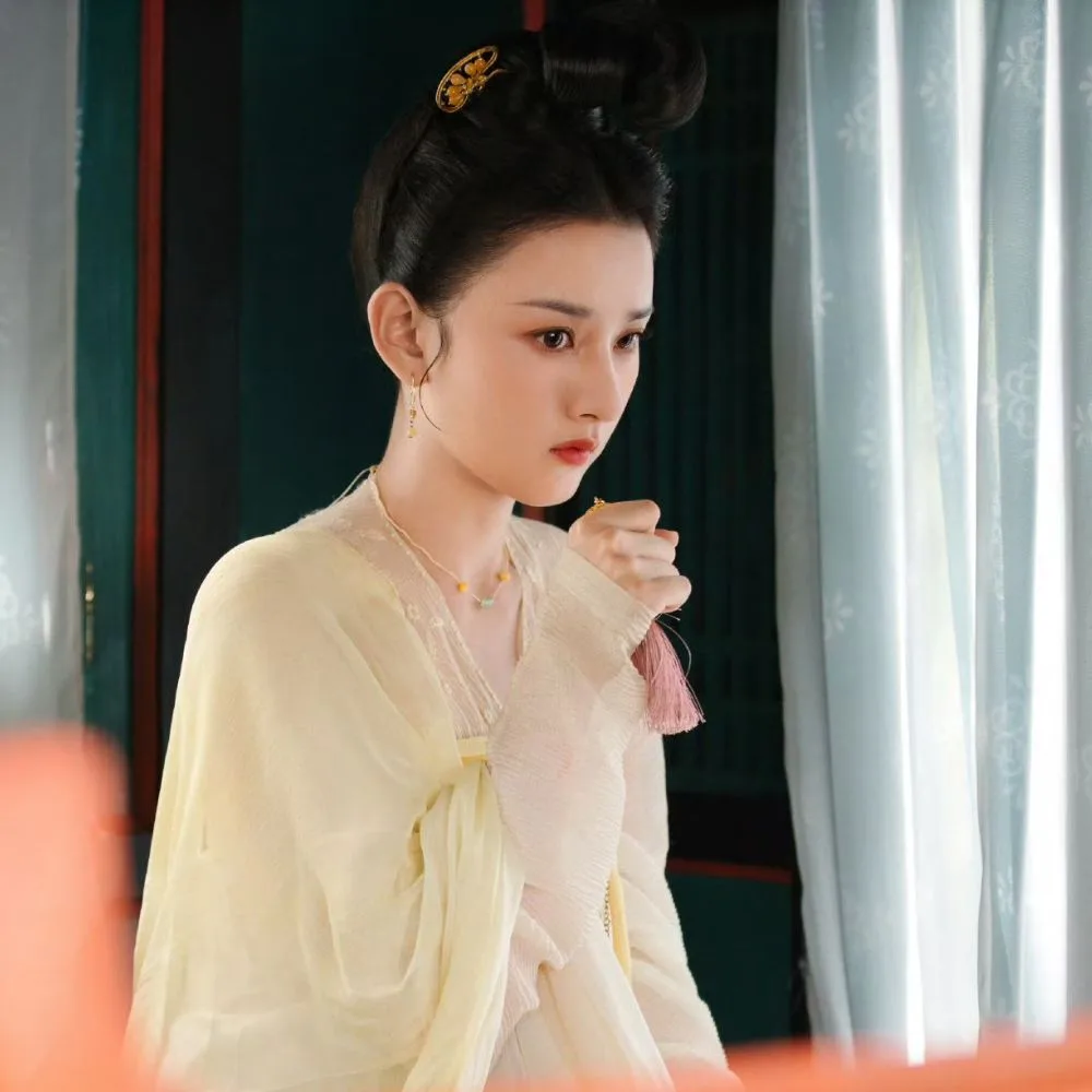 lớp trang điểm nhẹ nhàng của tống tổ nhi