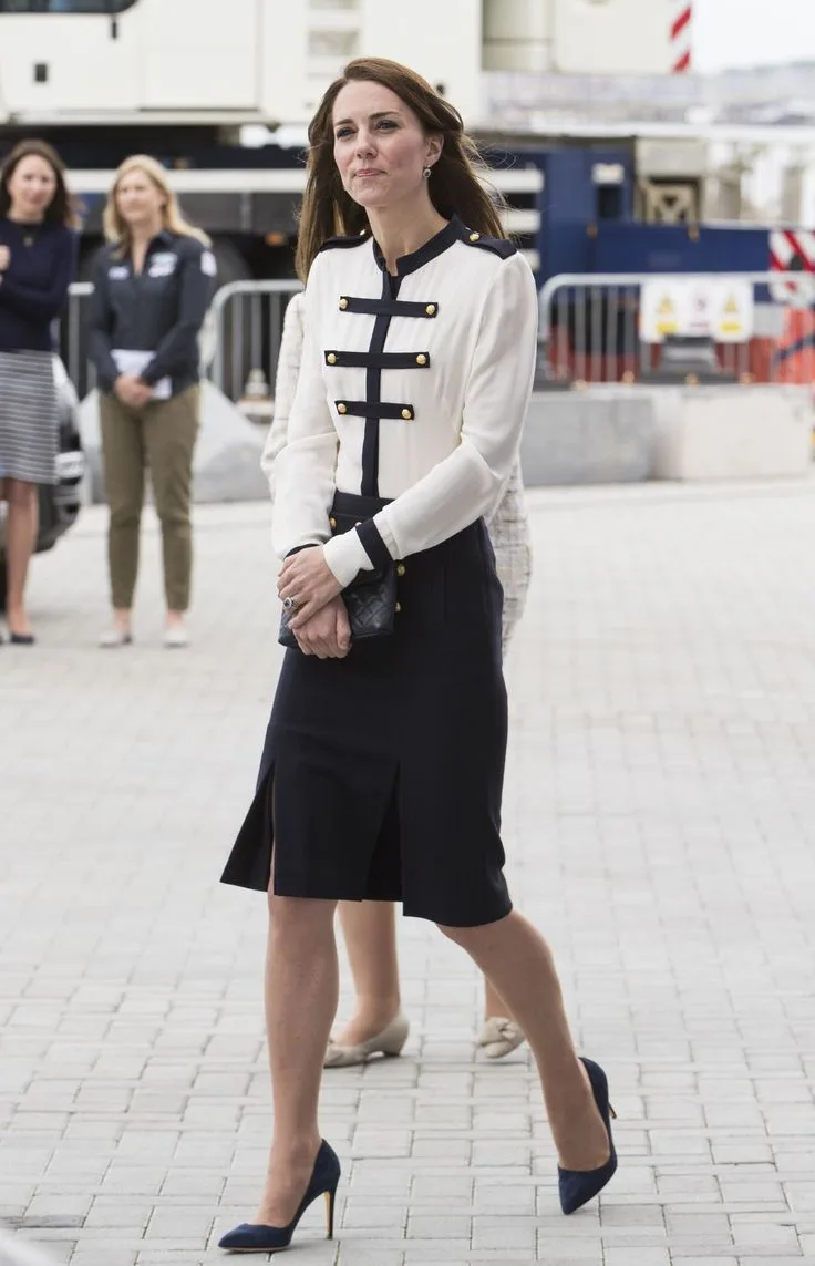 Chiêm ngưỡng 10 đôi giày Công nương Kate Middleton cưng chiều nhất Chiêm ngưỡng 10 đôi giày Công nương Kate Middleton cưng chiều nhất