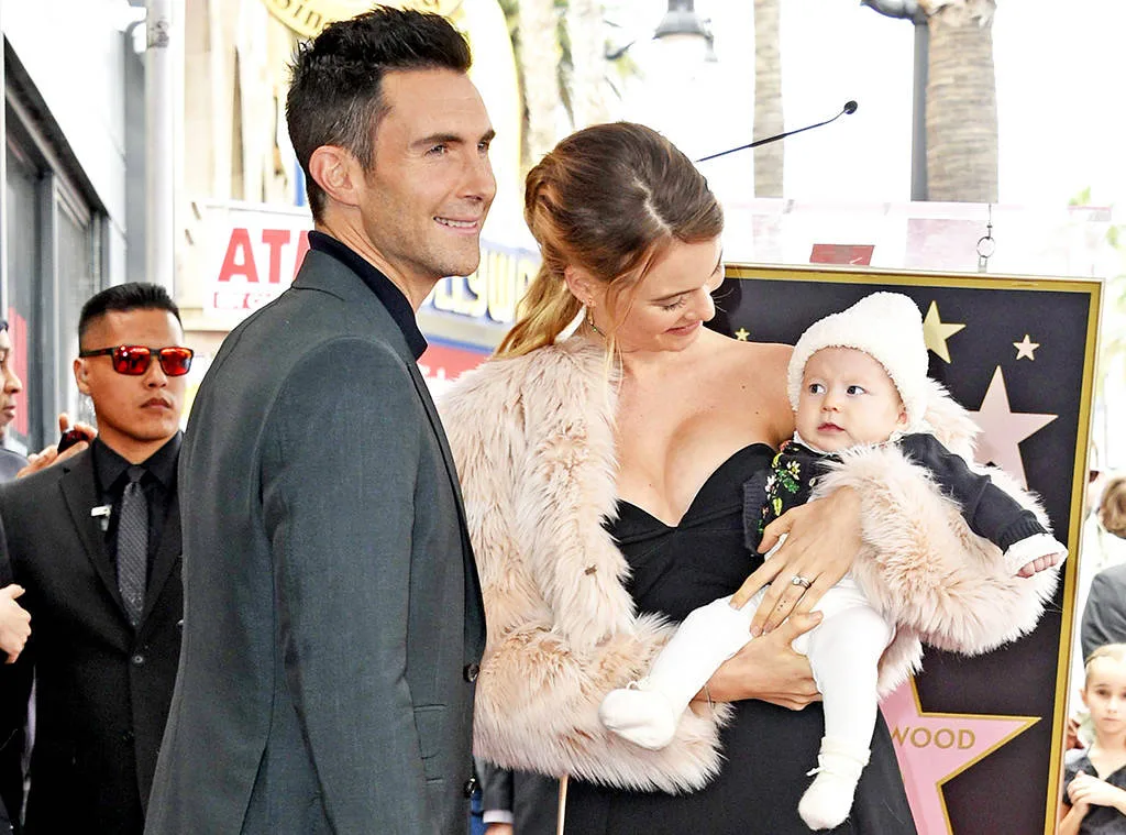 Behati Prinsloo và Adam Levine Behati Prinsloo và Adam Levine
