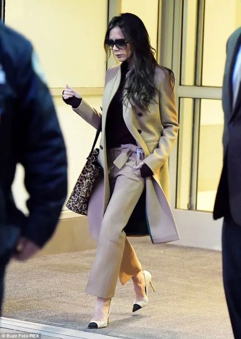phong cách thời trang sân bay của Victoria Beckham phong cách thời trang sân bay của Victoria Beckham