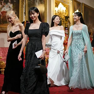 BLACKPINK đẹp lộng lẫy tựa công chúa tham dự quốc yến tại Cung điện Buckingham