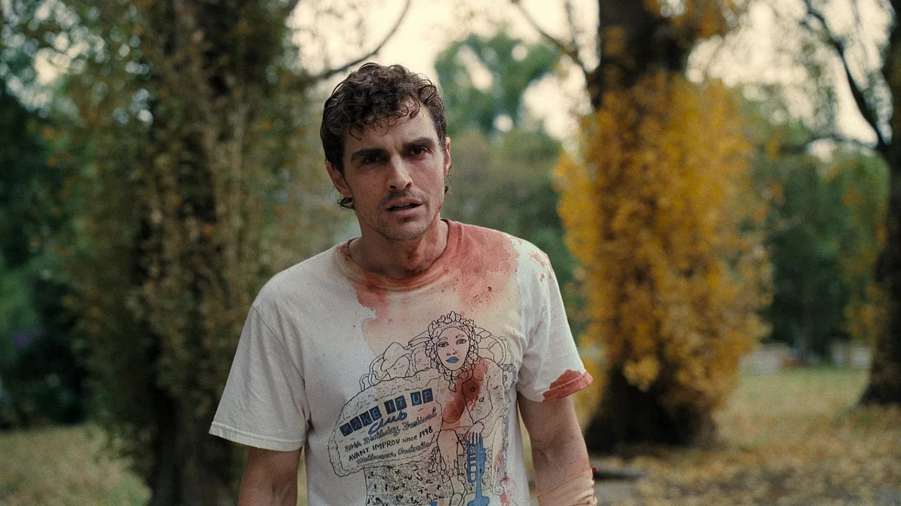 Dave Franco trong vai tim trong dính lẹo together