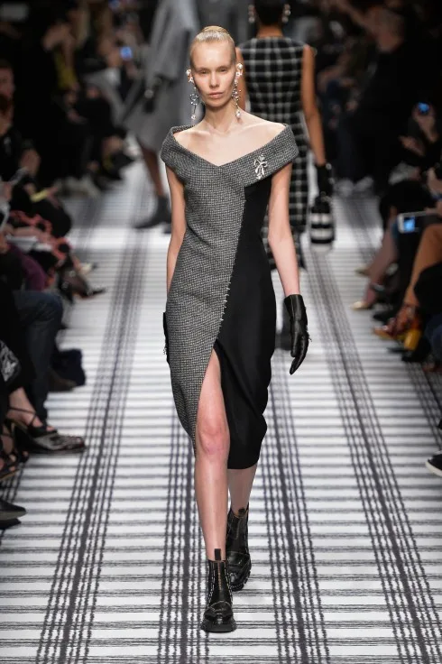 BST Thời trang thu đông 2015 BalenciaChân váy xẻ chéo lạ mắtga Chân váy xẻ chéo lạ mắt
