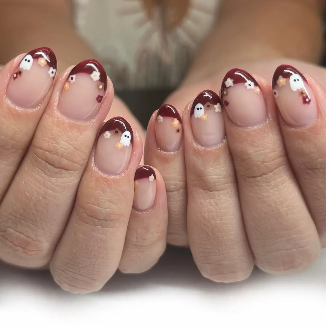 Hình ảnh mẫu nail French tips cho mùa Thu.