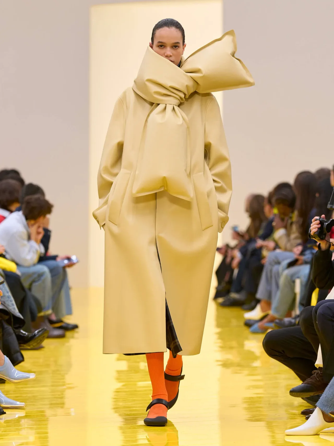 BST LOEWE Thu-Đông 2026