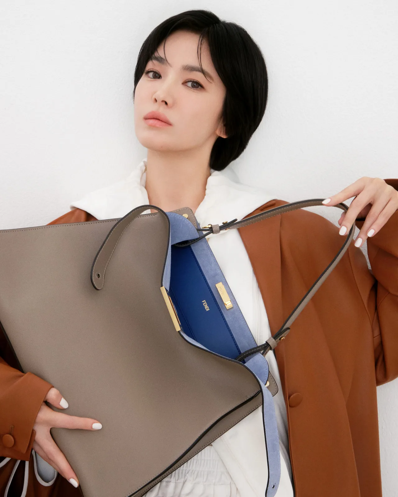 Chiến dịch quảng cáo túi Fendi Way với sự góp mặt của Song Hye Kyo.