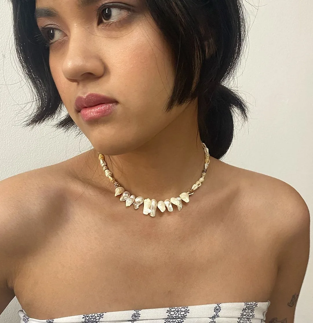 co_boutique_shop diện trang sức vòng cổ vỏ sò