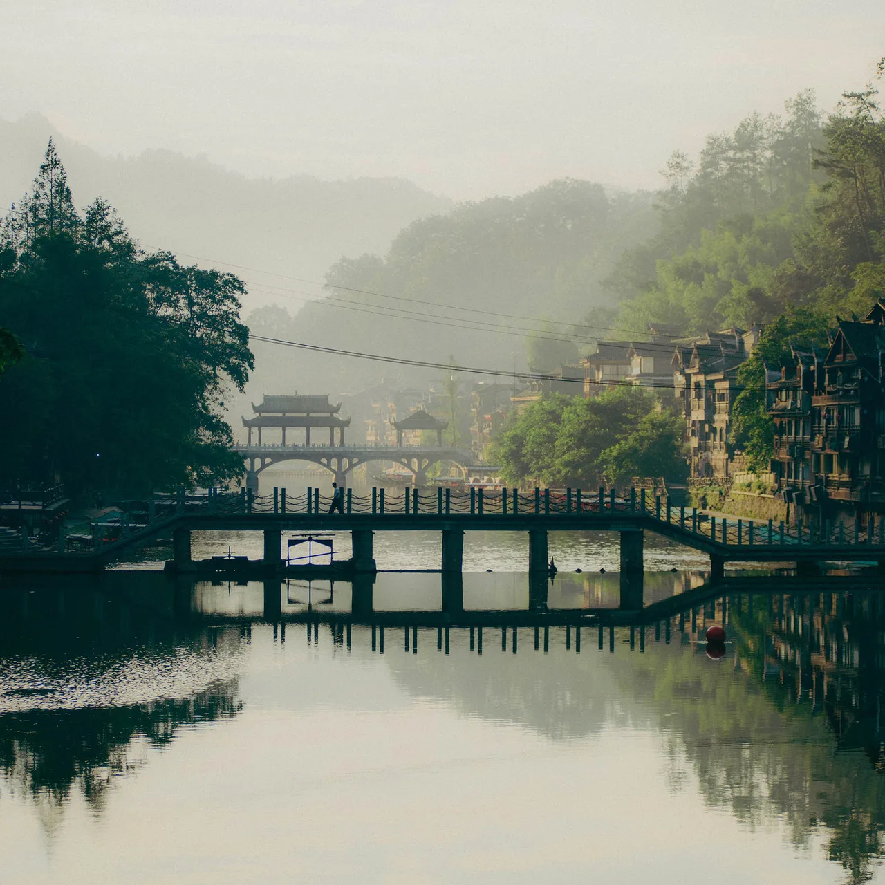 cầu hồng kiều cổ kính