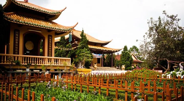 địa điểm hành hương miền Nam - Trúc Lâm thiền viện - elle vietnam
