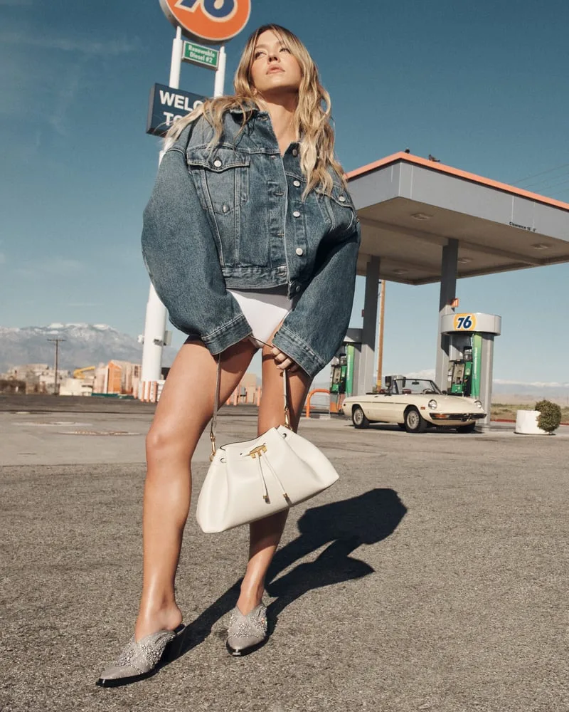 sydney sweeny diện jean thời trang jimmy choo