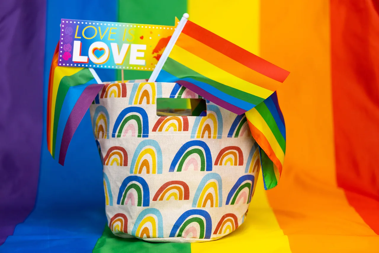 Quà tặng tháng tự hào LGBTQ+