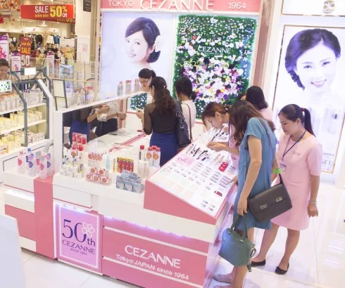 Showroom thứ hai tại Hà Nội của mỹ phẩm Cezanne tại Aeon Mall Long Biên.