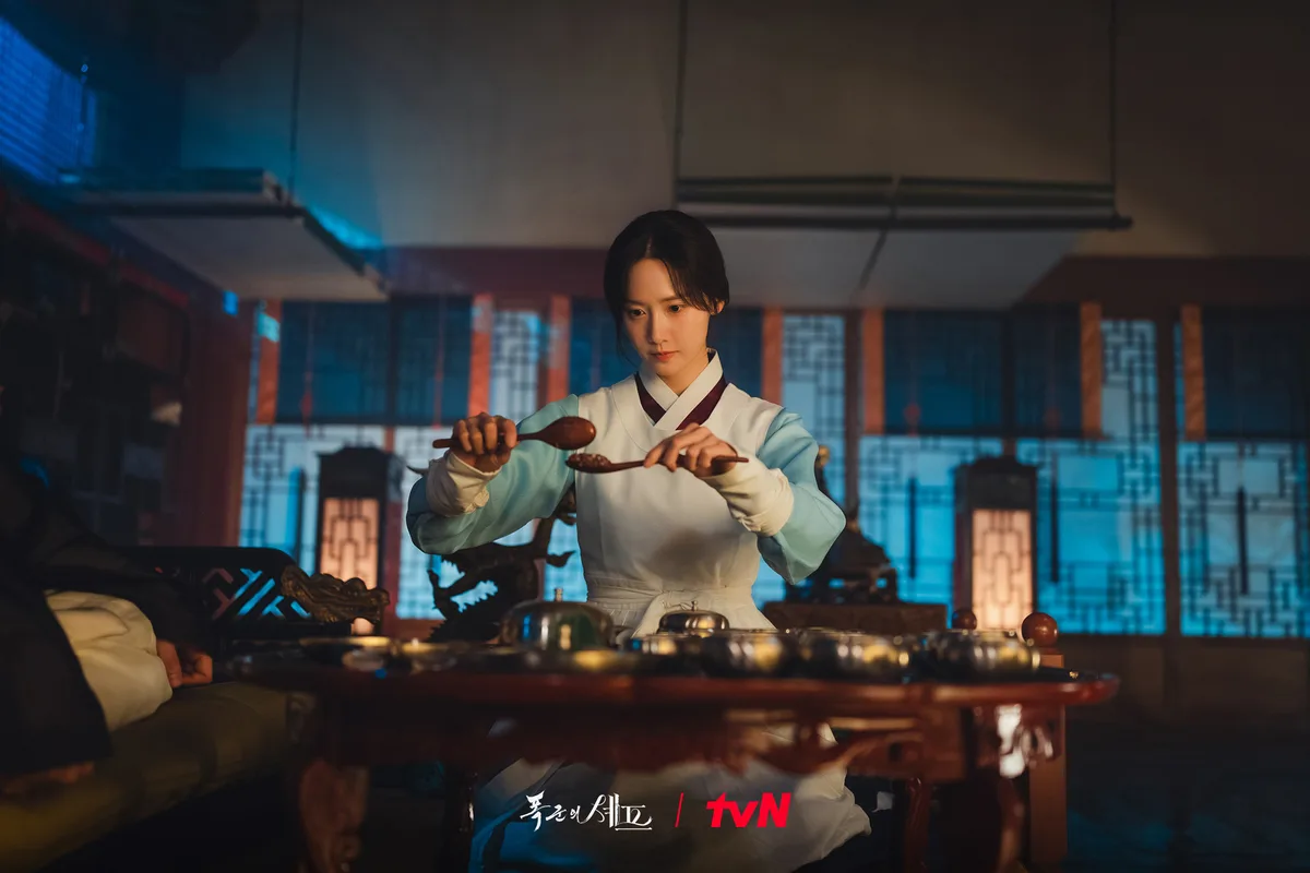 elle-review-phim-ngu-tru-cua-bao-chua-bon-appetit-your-majesty-202500021