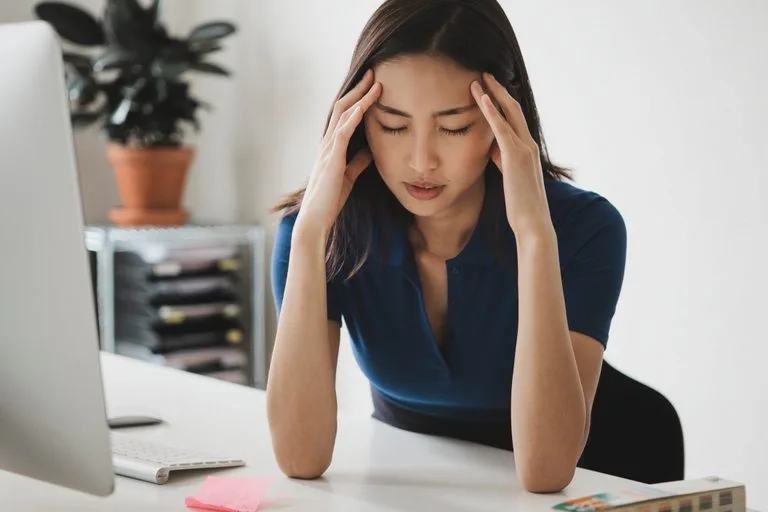 Đau bao tử (đau dạ dày) có thể là nguyên nhân khiến mụn bùng phát Đau bao tử (đau dạ dày) có thể là nguyên nhân khiến mụn bùng phát