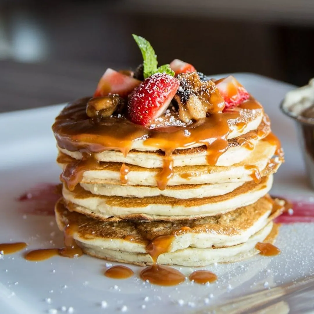bánh pancake ngọt với caramen là thực phẩm ngọt