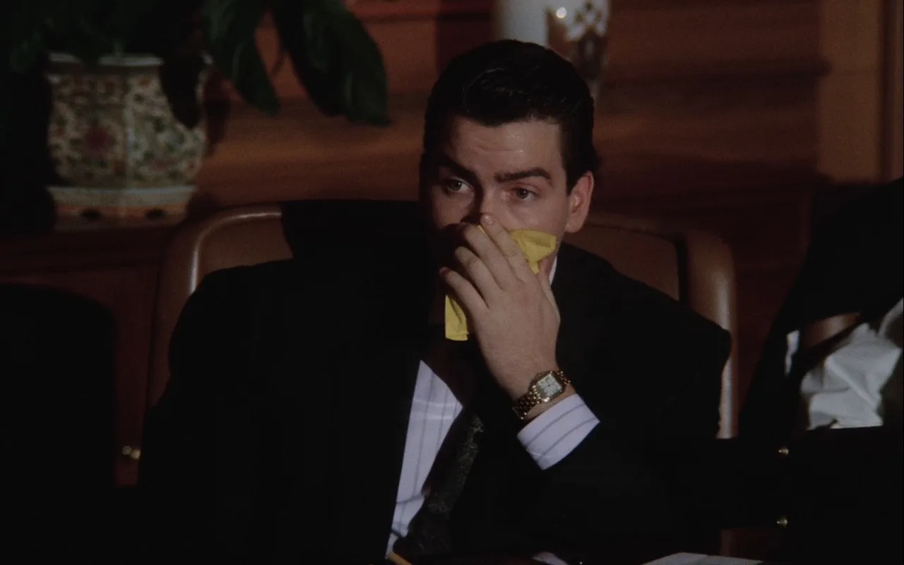 Trong Wall Street, Panthère xuất hiện cùng suit may đo của nhân vật Charlie Sheen, gắn với hình ảnh doanh nhân trẻ trong văn hóa đại chúng Mỹ thời bấy giờ.