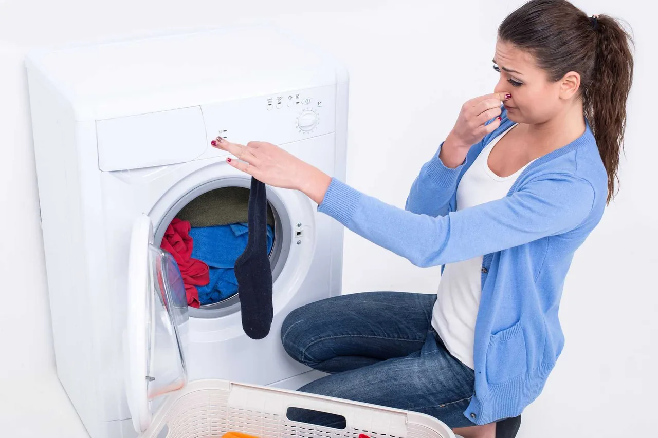 Đừng để quần áo quá lâu trong máy giặt