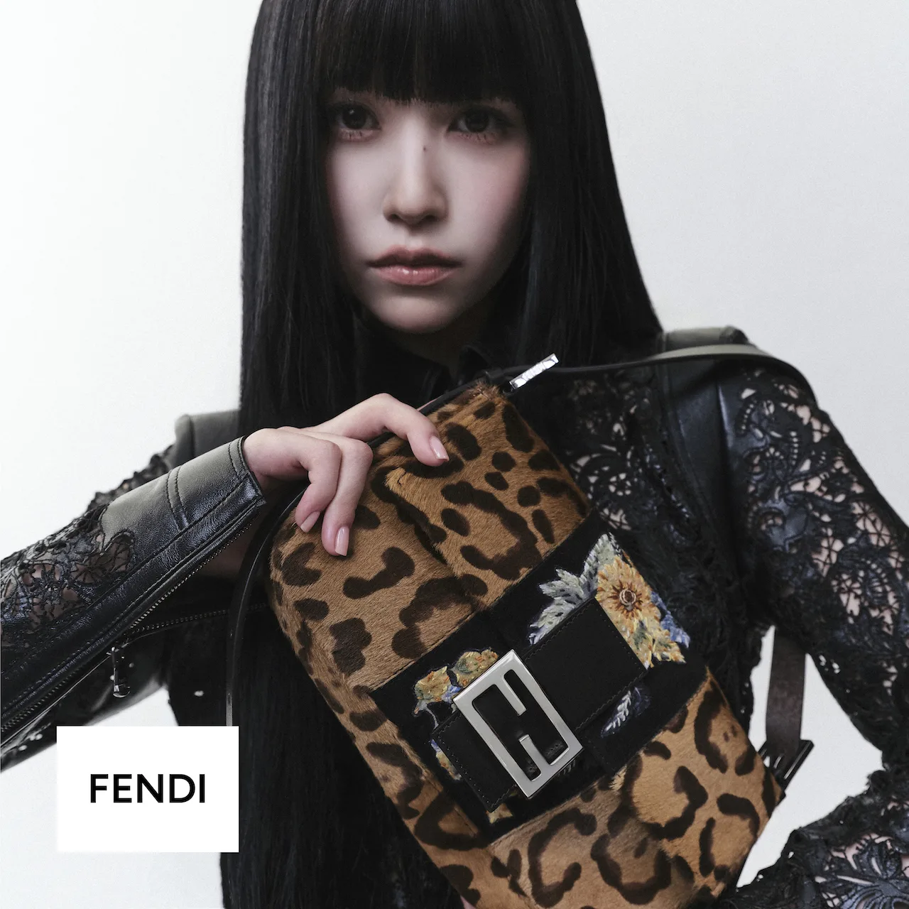 Mina (Twice) trong chiến dịch Fendi Baguette