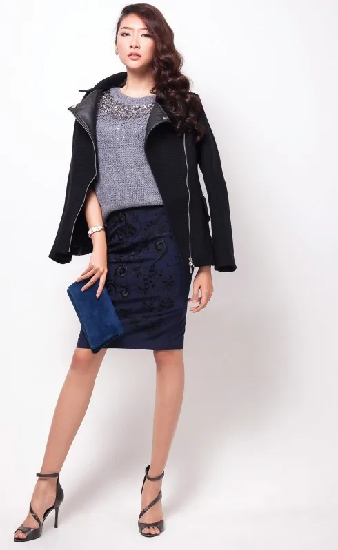 Áo len đính đá Warehouse, Áo khoác, Clutch Karen Millen, Giày Nine West, Vòng tay Banana Republic - Chan vay but chi