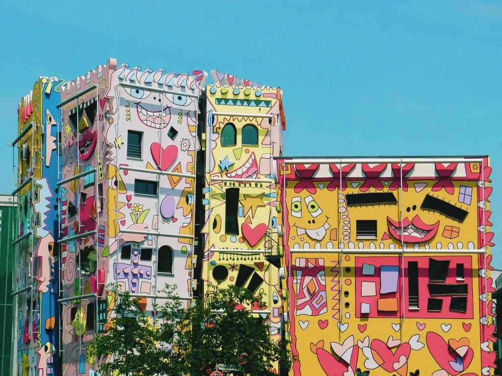 khu phố rực rỡ Happy Rizzi Haus