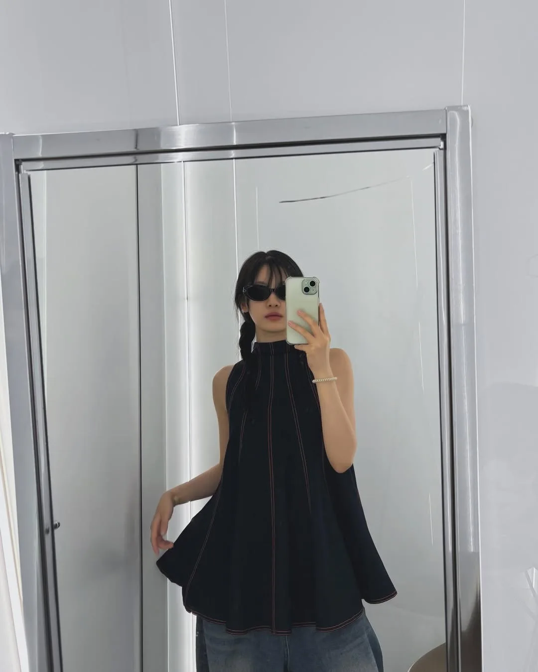 Ning Ning áo cổ yếm