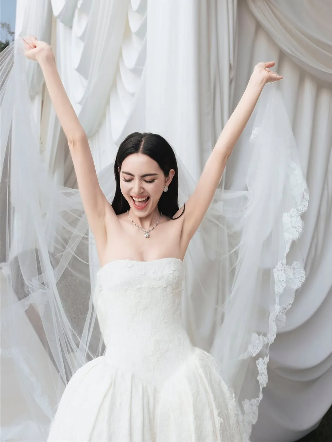 "Đoá hồng lai" Mai Davika diện váy cưới Gucci tinh khôi trong ngày trọng đại