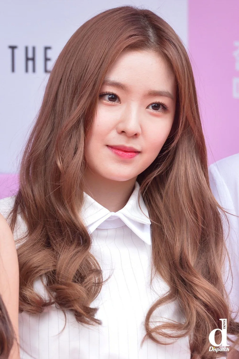 Da ngăm Irene Redvelvet màu tóc nâu đồng Da ngăm Irene Redvelvet màu tóc nâu đồng