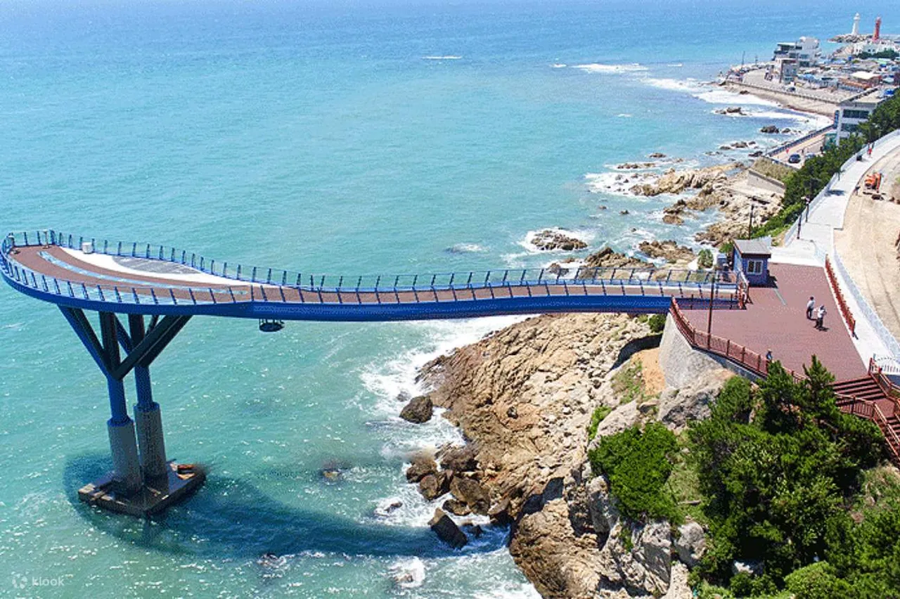Cầu kính Cheongsapo Daritdol tại Busan.