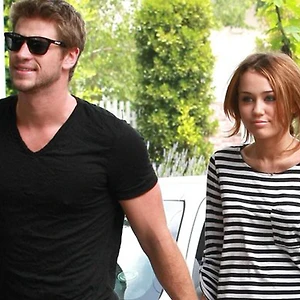 Chặng đường tình yêu của Miley Cyrus và Liam Hemsworth