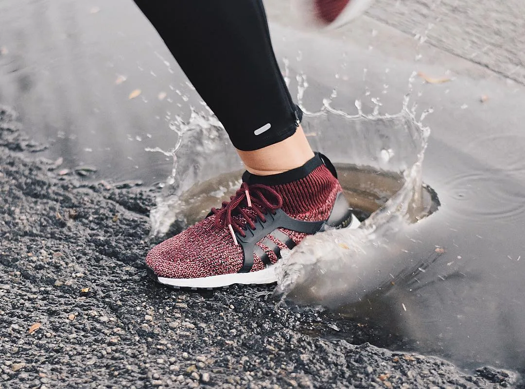 Những cô nàng sở hữu tủ giày sneaker trong mơ của mọi cô gái Những cô nàng sở hữu tủ giày sneaker trong mơ của mọi cô gái