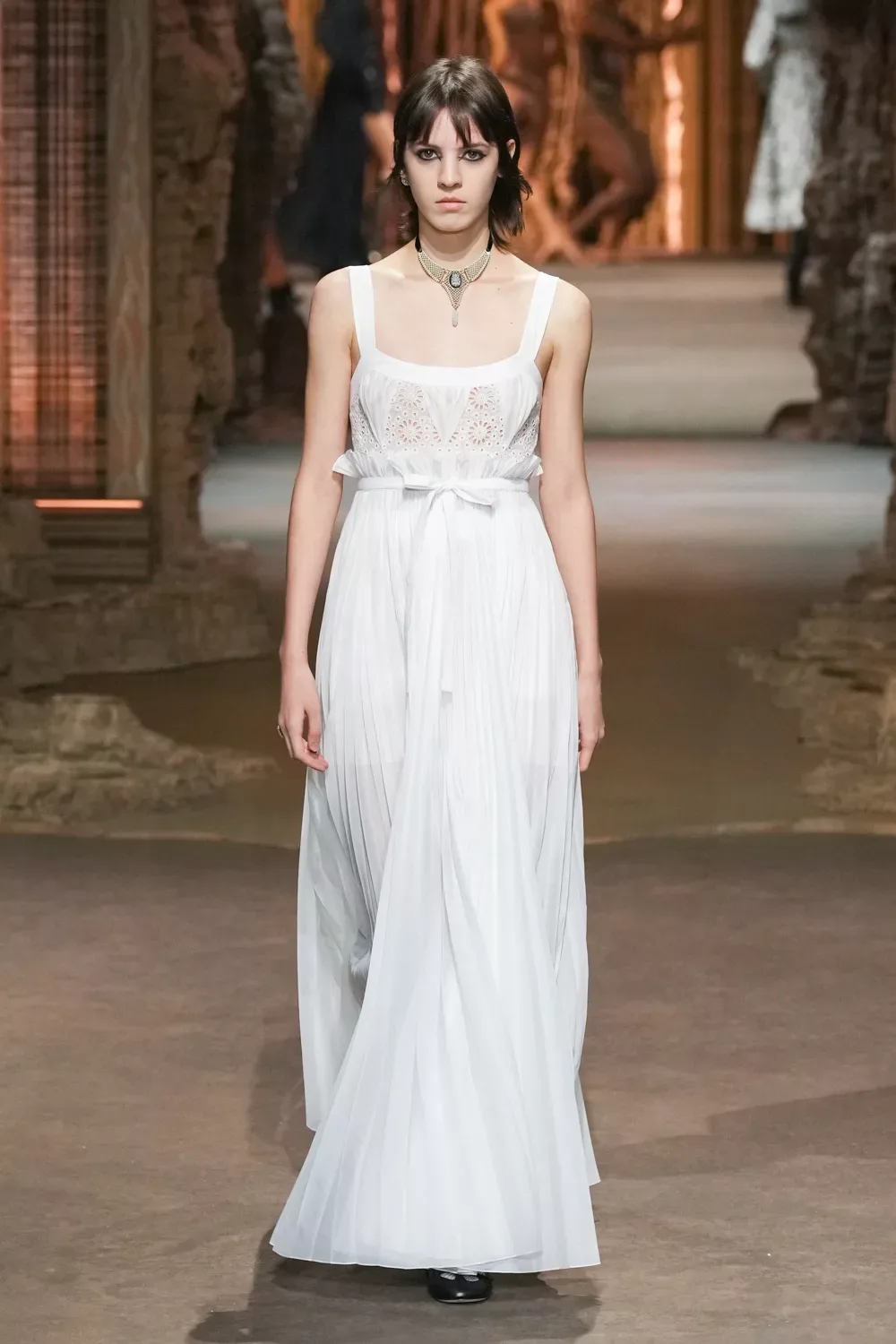 CD xuân hè 2023 look 19
