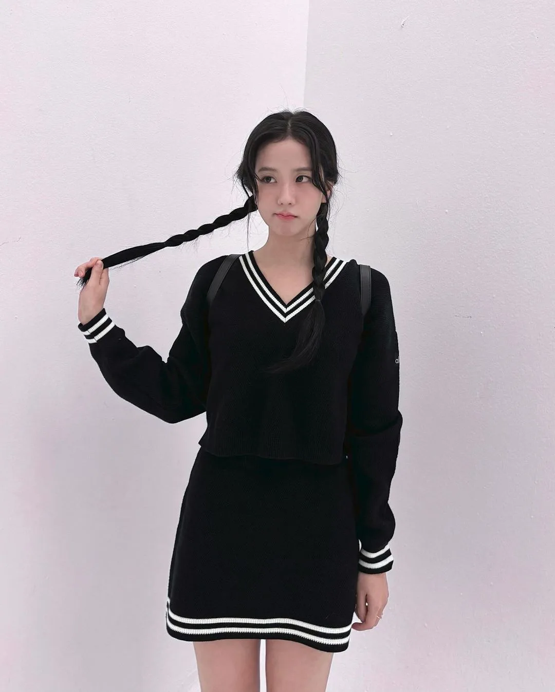 jisoo tóc thắt bính hai bên