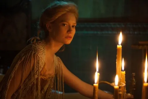 phim_kinh_di_crimsonpeak_lau_dai_dam_mau 9